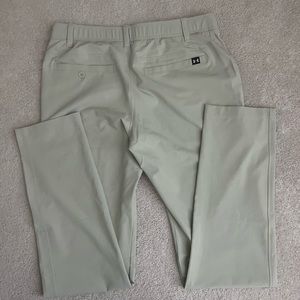 UNDER ARMOUR Men’s Golf khakis Straight Pants Size 32/34